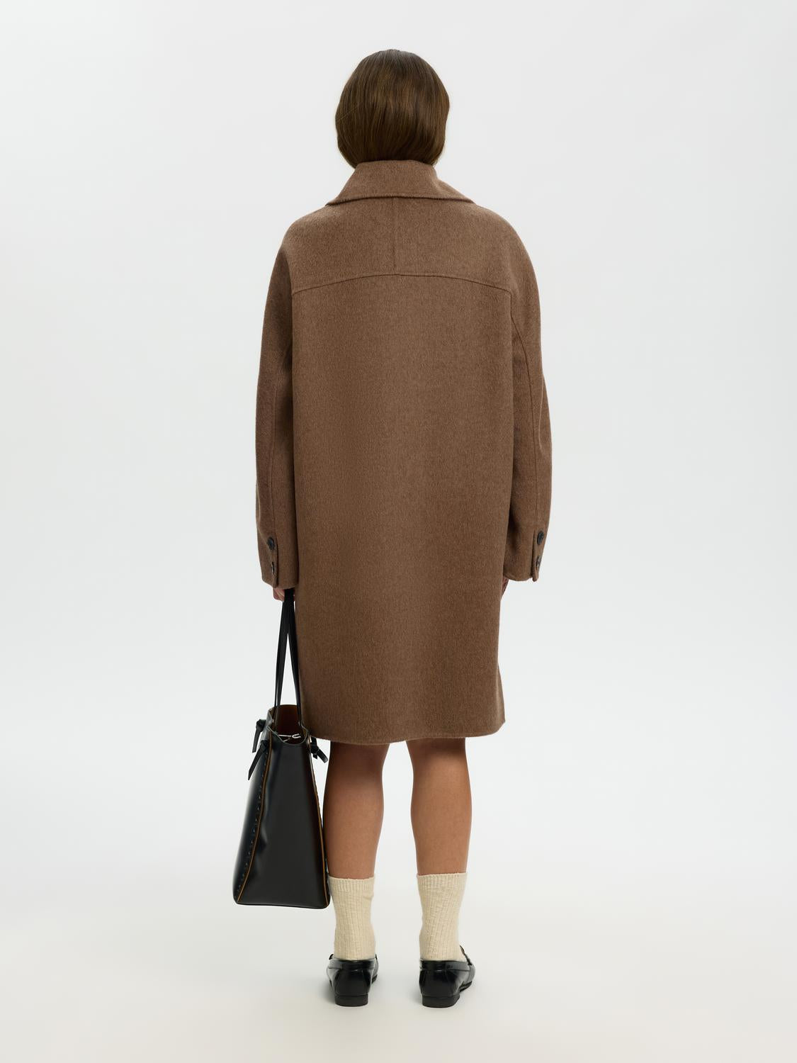 model_shot-back